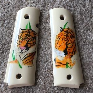 TIGER KING Colt 1911 Scrimshaw Grips